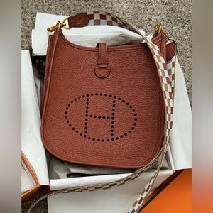 📌SOLD ON OTHER WEBSITE. Hermès - Taurillon Clemence Evelyne 16 TPM Amazone